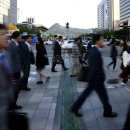 정년 연장된다더니 “뒤통수 맞았다”… ‘月 70만 원’으로 살아가는 100만 명 ‘절망’ 이미지