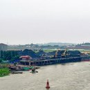 강변 태양광발전소 이미지