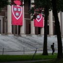 Internal Emails Show Harvard Leaders Debating Response to Hamas Attack 이미지