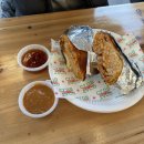 동트는마을노동조합 | [공지] 부산 영화의전당 산타마을 크리스마스빌리지 방문 후기 | 치미창가 스페인솥밥 두바이젤라또...