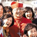 염 추기경 포옹한 교황, 큰소리로 "한국을 정말 사랑합니다" (조선일보) 이미지