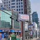 신한은행 횡단보도 앞 이미지