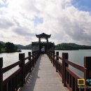 산 위에 호수 이미지