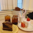 모여라 댕댕 | 부산 서면 전포 카페 어도먼트 두바이초코케이크 후기 (딸기생크림케이크/두쫀쿠·두쫀케)