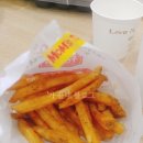 맘스터치 &lt;딥치즈버거&gt; 솔직담백후기 / 강렬한 치즈맛!? / 어디서 많이 먹어본 맛!