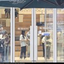 홍대입구역 2번 출구 삼성스토어 앞 이미지