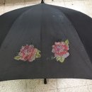 비오는 수요일엔 빨간 장미 우산을 이미지