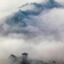 구름위에 산장 이미지