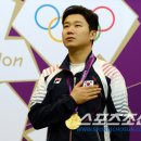 개를 품은 남자 이미지