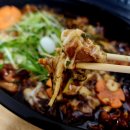다양한 토핑이 들어가는 요달의찜닭 토곡점