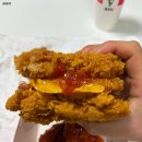 치킨생각 | KFC 징거더블다운통다리박스 내돈내산 후기｜빵 대신 치킨, 생각보다 괜찮았다