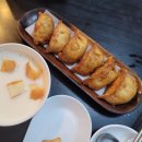 [부산여행 부산역 수제<b>만두</b>] 신발원 <b>만두</b>와 콩국은 필수메뉴 꽈배기과자사오기