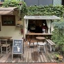 광교 기분좋은 약국 | 카페그루비 방문 후기 - 광교 카페거리 분위기 맛집 북카페