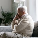 핸드폰으로 치매예방 이미지