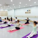 성인 스트레칭 발레 이미지