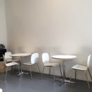 혼자 온 사람은 불편한 의자로 안내하는 카페 (+컴플레인내용 추가) 이미지