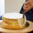 카페 음료와 디저트 이미지