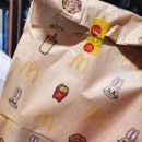 맥도날드 앞 버스정류장 이미지