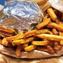 강남-070 | 가족이 만든 버거, 줄 서서 먹는 이유 파이브 가이즈 강남점 포장 후기