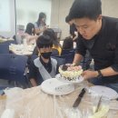 가족과 함께 케이크 만들기 이미지