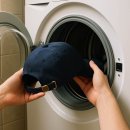 샴푸 한두 펌프로 끝… 여름철 모자 10분 세탁법 이미지