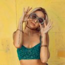 안경과 사람 이미지