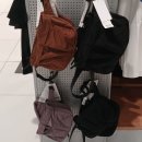 (주)에어크로스 | 유니클로 U 패커블포켓크로스바디백 반달백보다 더 들어갈까 후기