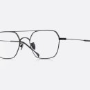 유아이 안경 이미지