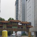 동구기초푸드마켓 | 부산역에서 걸어서 5분 — 홍등이 켜지는 상해거리,그 옆 골목엔 러시아어 간판이 줄을 잇습니다
