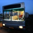 [집수리/이사] 버스를 개조해서 만든 싱글 하우스의 매력 이미지