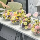 부산북구정신건강복지센터 | 부산북구 정신건강복지센터 육아맘 스트레스해소 플라워 생화 유리볼센터피스 만들기 │ 꽃꽂이 수업...