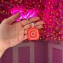 힙한 SNS 홍보 with 스마트폰 | 아이폰 에어태그 케이스부터 인스타 공유 키링까지 스마트한 소품 추천