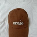 레디쉬브라운 | emis 이미스 부클 레터링 로고 볼캡 레디쉬 브라운 BOUCLE LETTERING LOGO BALL CAP-REDDISH BROWN 후기
