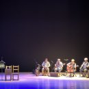 서커스 음악극 <체어, 테이블, 체어> 이미지