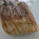 부산게스트하우스세리인 | 빵 굽는 냄새와 라디오 주파수 사이 서면 아담한 베이커리 카페 빵굽소 내돈내산