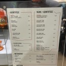 합정 ‘스티키 커피‘ : 바질 토마토 에이드 맛집의 귀엽고 아늑한 카페