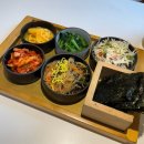 [혜화역: 서울 종로구] 도토리 소반, 정갈한 한식 반찬에 솥밥이 예술인 건강한 혜화 식당 추천 후기