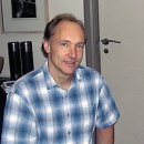 인터넷의 아버지 Tim Berners-Lee, 수리점에서 구입한 낡은 텔레비전으로 컴퓨터를 만들다 이미지