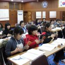 우쿨렐레 악기 연주 이미지