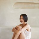 김나영 2025 여름 신발 광고 속 슈콤마보니 난나카이, 메리제인 운동화