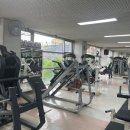 바벨과 사람 헬스클럽 이미지