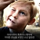 창문 넘어 도망친 100세 노인 이미지