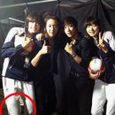 씨엔블루 이정신-정용화, 김연경-양효진 선수에 &#39;꼬꼬마&#39;굴욕컷? 이미지