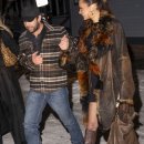 12/31 [벨라 하디드 + 승마선수 아단 바누엘로스] 저녁먹고 나오는 길 이미지