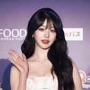 어지러이 여울져 꽃을 가득 피우던