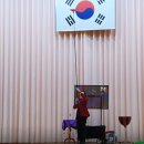 중학교 문화행사에 초청을 받고 마술과 서커스를 결합한 &#39;매직서커스&#39;를 중학생들에게 선보였습니다.