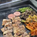 돈품 | 밑반찬이 10가지가 넘는 제주공항 근처 고기집 "제주돈품" 흑돼지 후기