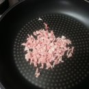 김밥속에 단무지 이미지