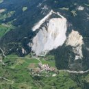 “200만㎥ 괴물 암석 떨어진다” 스위스 산간 마을 대피령 이미지