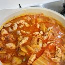 황금돼지농장 | 가성비 좋은 몬트락몰 제주돼지 앞다리살로 김치찌개 황금레시피